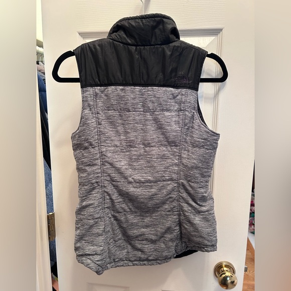 The North Face Black & Gray Heather Athletic Vest with Pockets. Size S - Picture 7 of 11